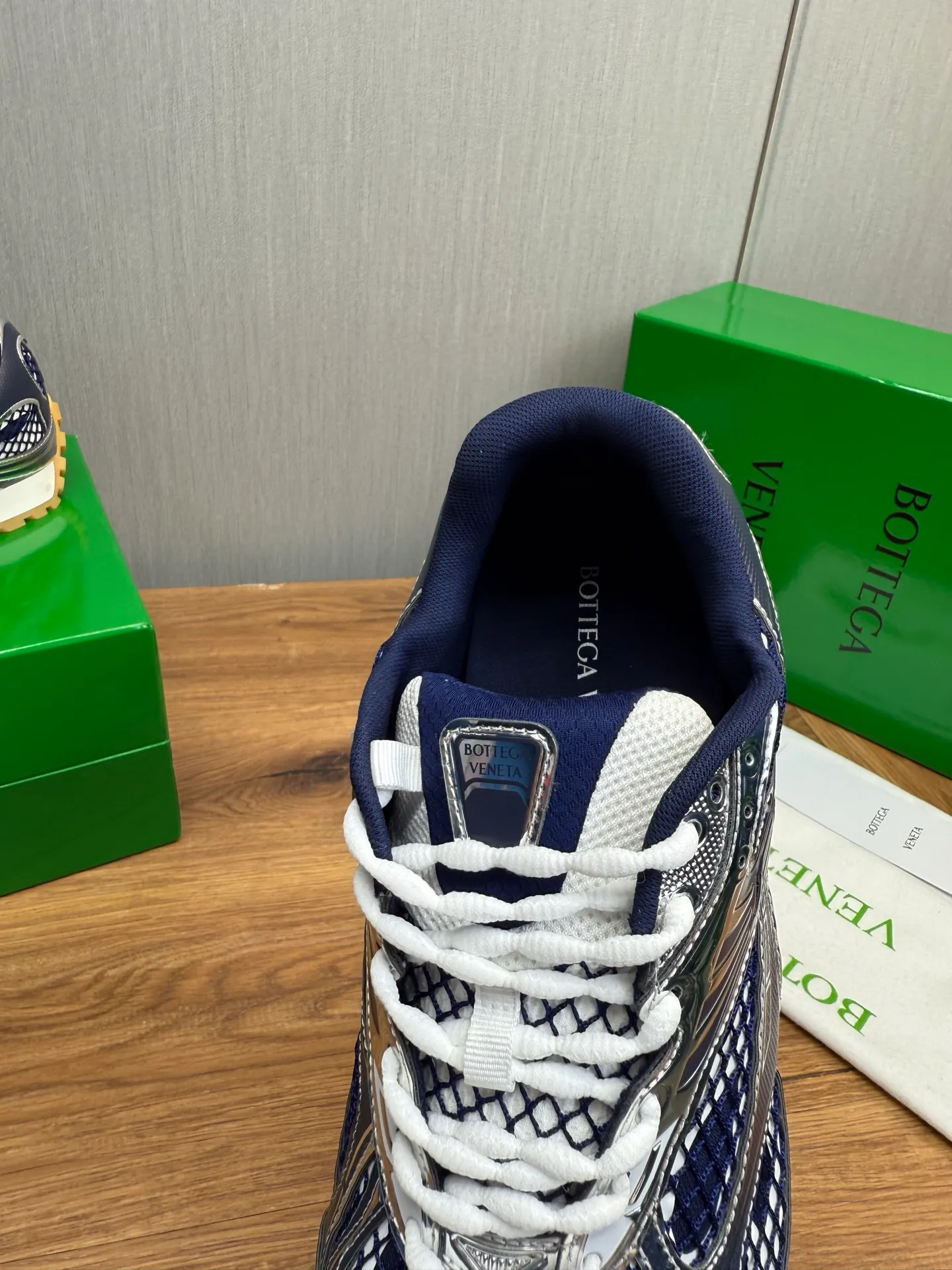 Men's men's shoes 💰620💰 BV top version 𝘽𝙊𝙏𝙏𝙀𝙂𝘼 𝙑𝙀𝙉𝙀𝙏𝘼 Orbit sneakers Wang Yibo same style couple style dad shoes 🩷💚 Runner sneakers, made of lightweight technical mesh fabric. Features a geometric patterned rubber outsole. Pay attention to the package craftsmanship ❕ High version shipping ❗️ Very nice, durable to play with and durable to make ✔️ Standard version 💯💯 The outsole is made of color-blocked TPU outsole. Women’s model 35-41 (40 41 customized) Men’s model 39-46 (45.46 customized) Equipped with original packaging